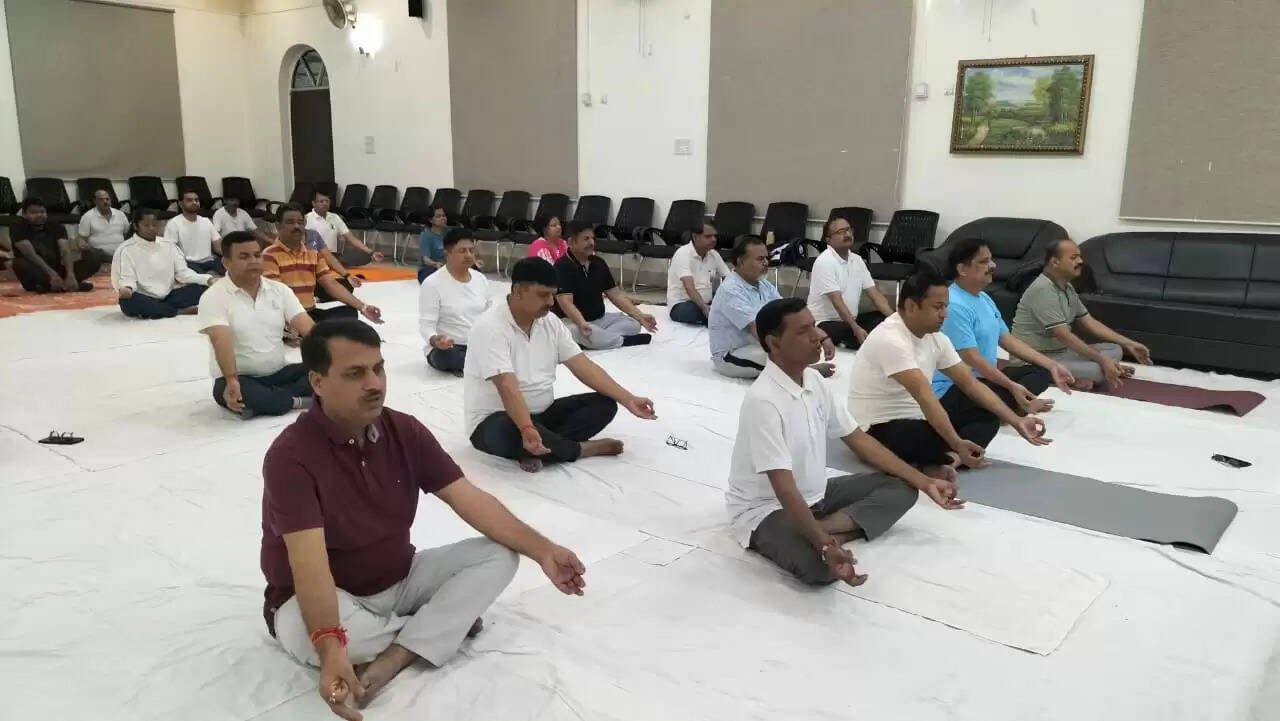 नित्य योग से दूर होते हैं रोग : भास्कर