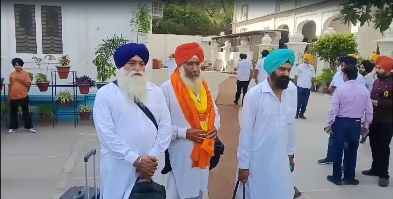 श्री गुरु अर्जन देव जी के शहीदी दिवस पर भारतीय श्रद्धालुओं का जत्था पाकिस्तान रवाना