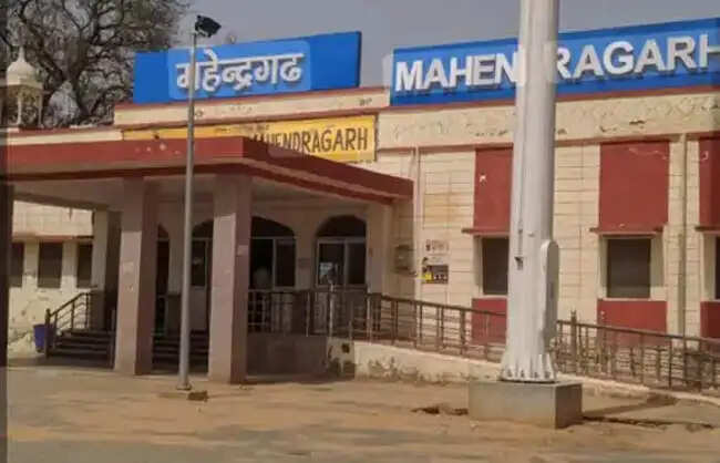 नारनौलः रेलवे ने दिल्ली-सीकर ट्रेन में लगाए अतिरिक्त कोच