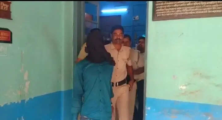 पूर्वा एक्सप्रेस से 95 कछुओं के साथ युवक गिरफ्तार
