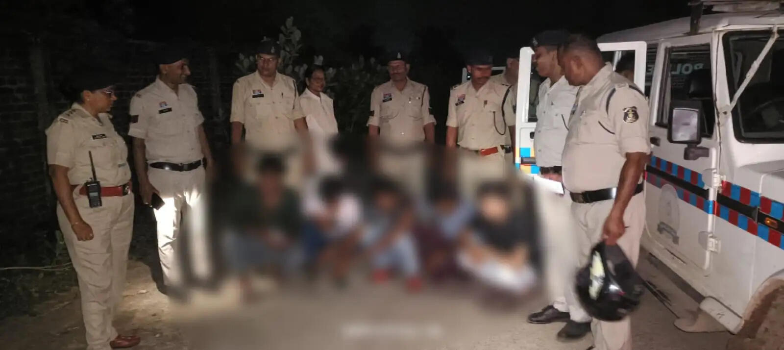 जुआ और सार्वजनिक शराबखोरी पर पुलिस की कार्रवाई, 14 लोगों पर मामला दर्ज