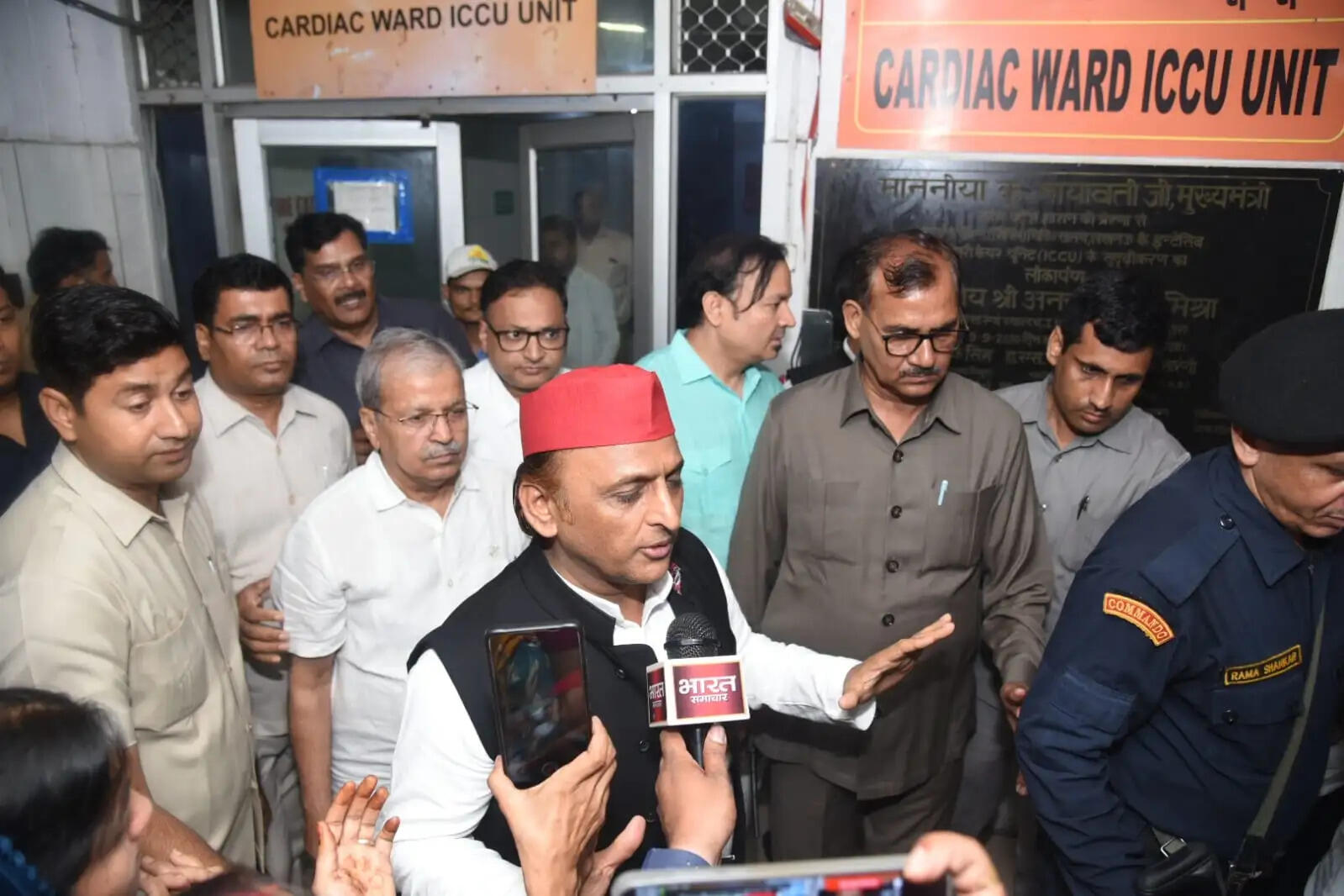 उप मुख्यमंत्री ब्रजेश पाठक ने सिविल अस्पताल में भर्ती सपा नेता राजेंद्र चौधरी का हालचाल लिया