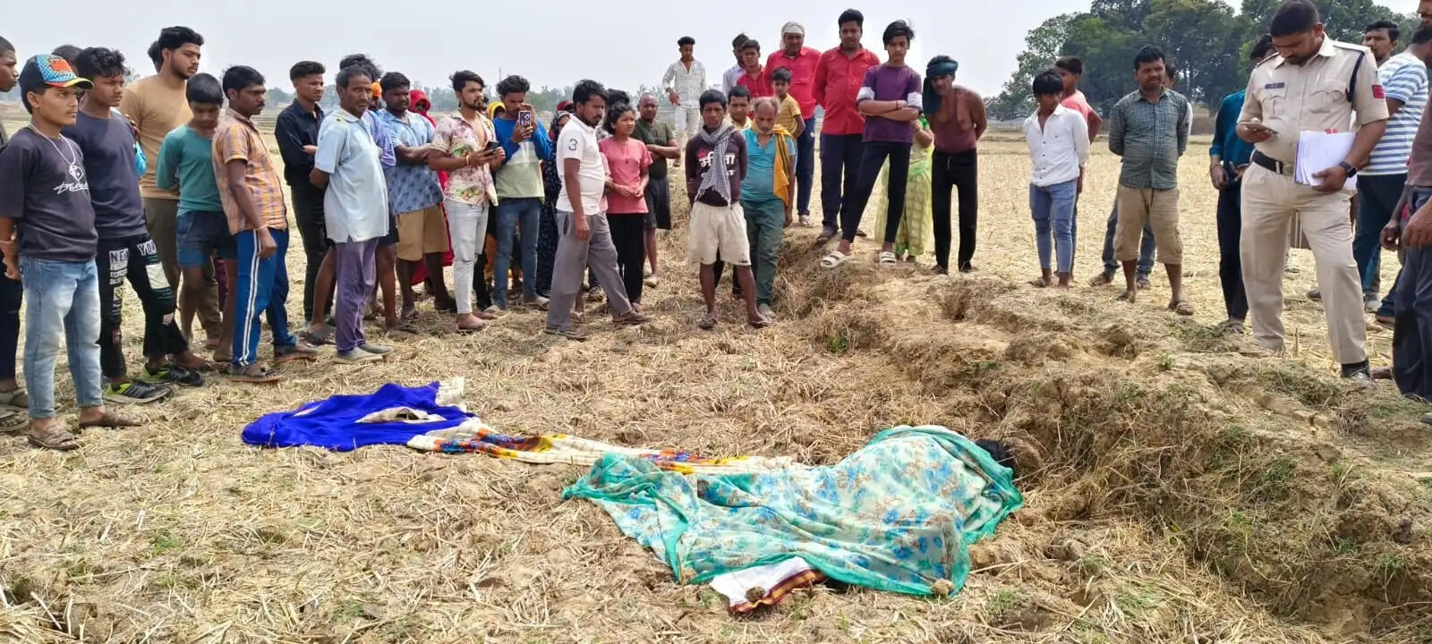अनूपपुर: संदिग्ध परिस्थितियों खेत में मिला महिला का शव, हत्या की आशंका