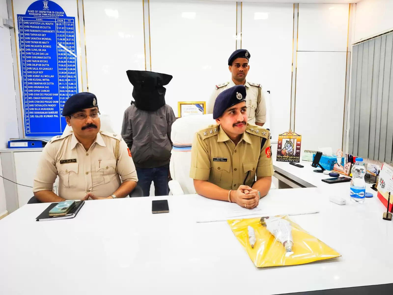 तृणमूल महासचिव बोर्ड लगे स्कॉर्पियो से हथियार बरामद, पुलिस की बड़ी कार्रवाई