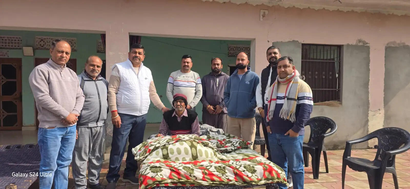 जरूरतमंदों का सहारा बनी श्रीराम फांउडेशन, क्षेत्र के 50 परिवारों को पांच लाख की सहायता