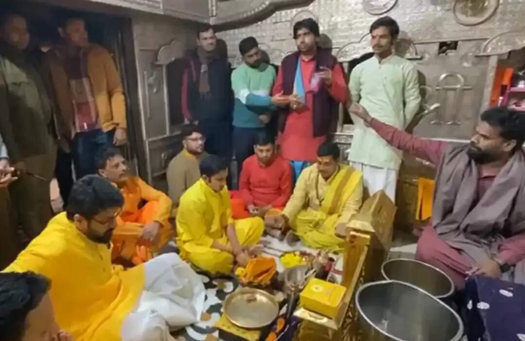 आगरमालवा : गौतम गंभीर पहुंचे माँ पीताम्बरा सर्व सिद्धपीठ दरबार