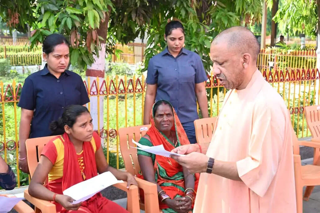 आर्थिक सहायता हो या आवास, सरकार हर जरूरत पर खड़ी है साथ : याेगी आदित्यनाथ