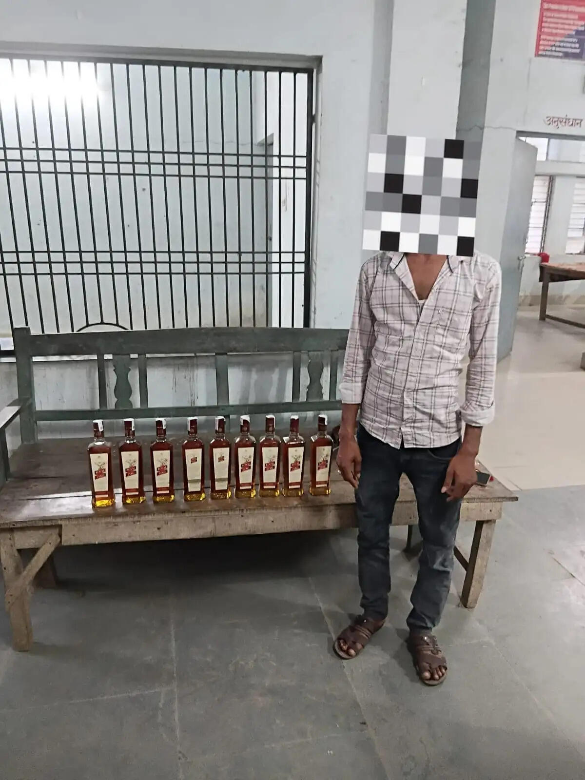 सुपौल में 6.75 लीटर विदेशी शराब व बाइक के साथ युवक गिरफ्तार