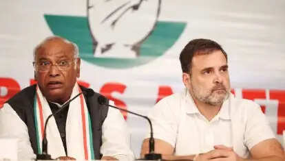 महंगाई रोकने में केंद्र पूरी तरह नाकाम, संकट के समय प्रधानमंत्री विदेश में: कांग्रेस