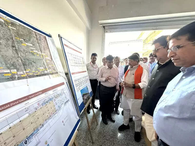 इंदौर में दीपावली तक दौड़ने लगेगी मेट्रो रेल, प्रधानमंत्री करेंगे उद्घाटन: कैलाश विजयवर्गीय