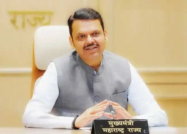 संशोधित श्रम कानूनों में व्यापक 'श्रमिक हित' को प्राथमिकता दी जाए : फडणवीस