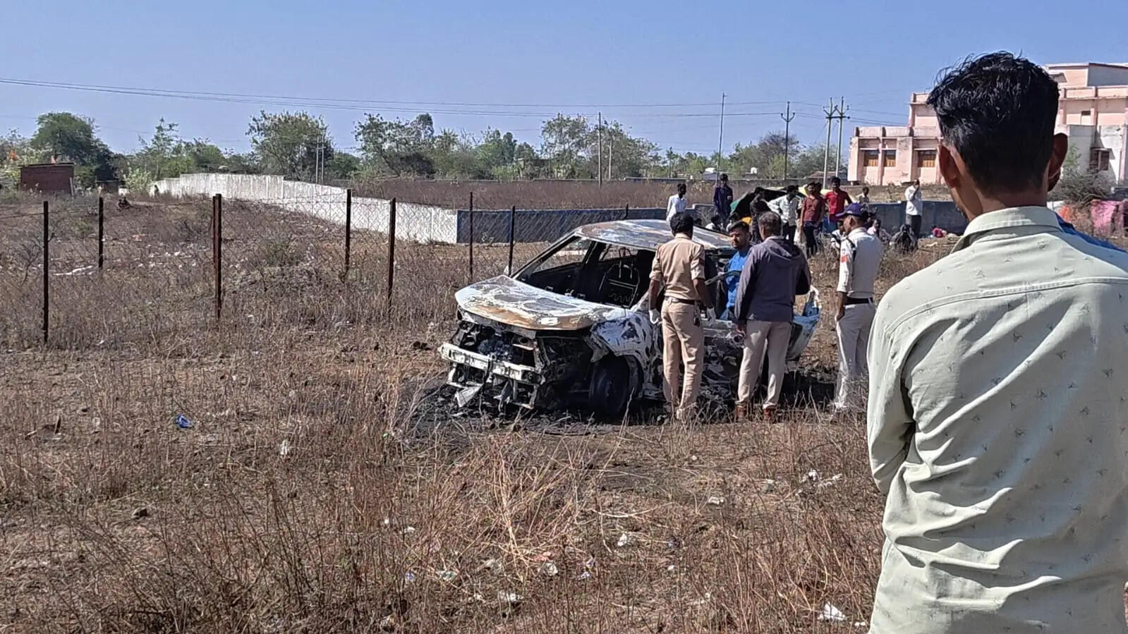 सागरः कार में आग लगने से डॉक्टर की पत्नी की जिंदा जलने से मौत