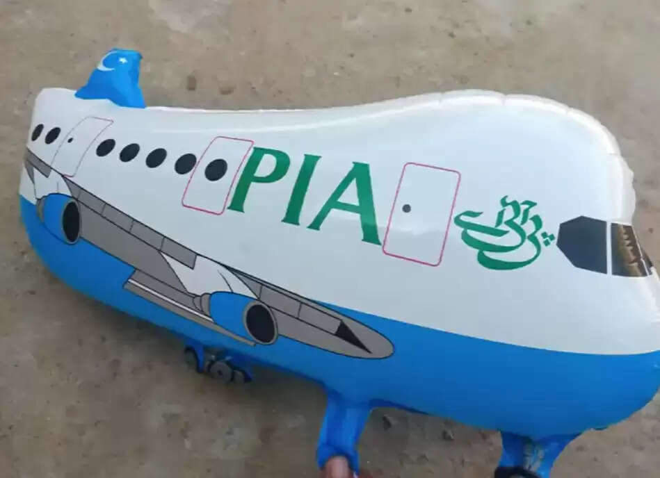 हरियाणा के सिरसा में मिला ‘पीआईए’ लिखा पाकिस्तानी गुब्बारा, पुलिस ने कब्जे में लिया