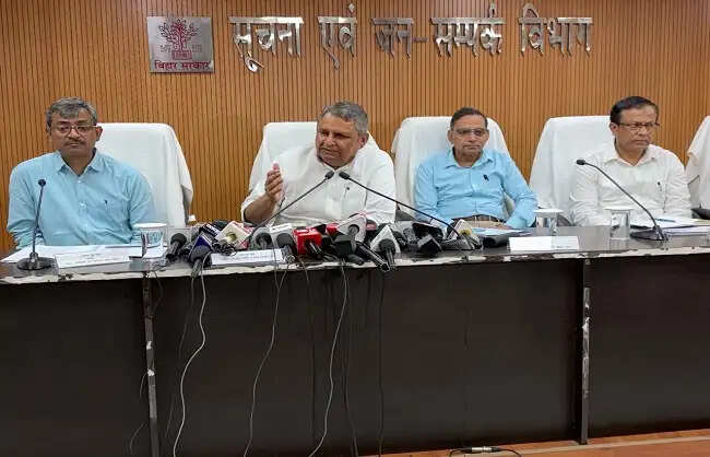 बिहार में शिक्षा के लिए छात्रों का पलायन घटा, गुणवत्तापूर्ण पढ़ाई से बढ़े रोजगार के अवसर : विजय कुमार चौधरी