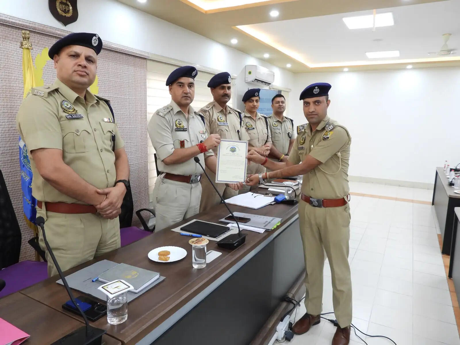 पुलिस जिला कांगड़ा की मासिक बैठक में कानून-व्यवस्था और अन्य मुद्दों पर चर्चा