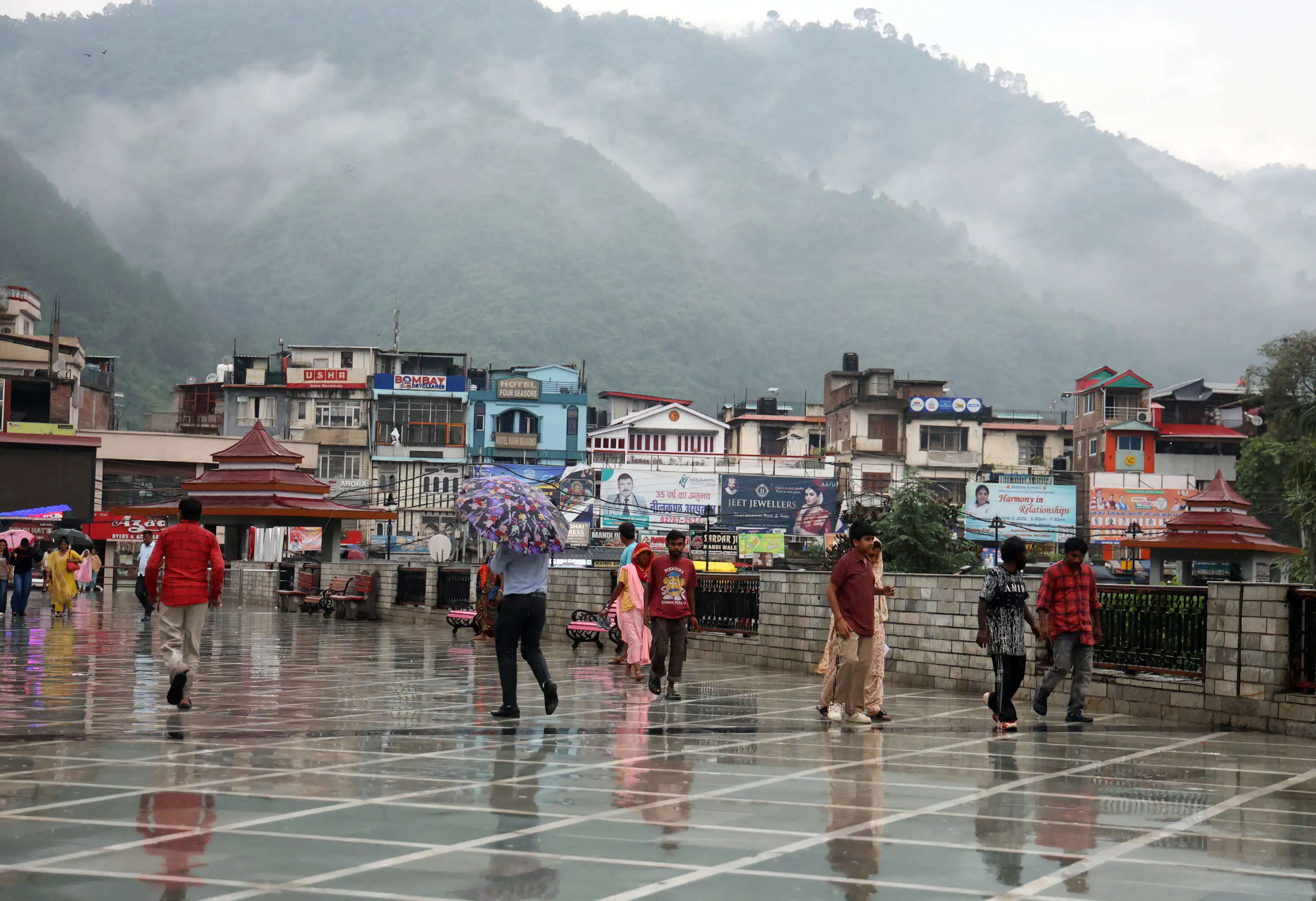 मंडी में रेड अलर्ट के बीच एक घंटे की झमाझम बारिश