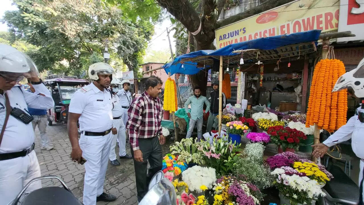 एसएफ और विधान  रोड पर ट्रैफिक पुलिस का संयुक्त अभियान