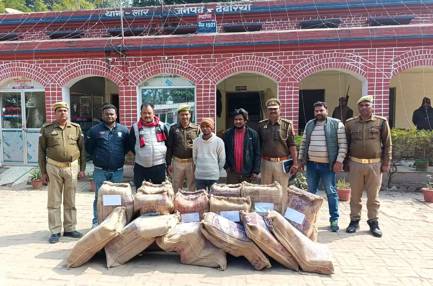 01 करोड़ 64 लाख 50 हजार रुपये का गांजा बरामद, दाे तस्कर गिरफ्तार