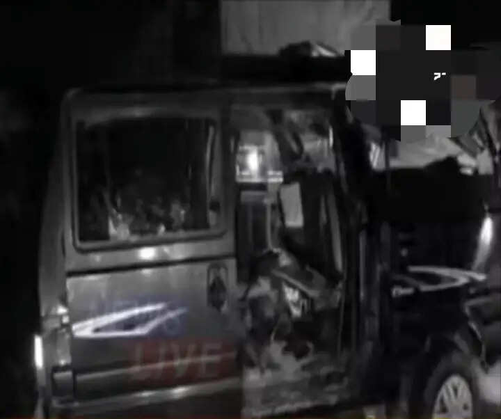 गोसाईगांव में भीषण सड़क हादसा, एक की मौत, कई घायल