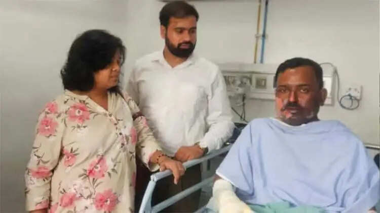 मुंगेली : कुसुम स्मेल्टर्स प्लांट में गर्म स्पंज आयरन की चपेट में आने से तीन मजदूर झुलसे, उपचार जारी