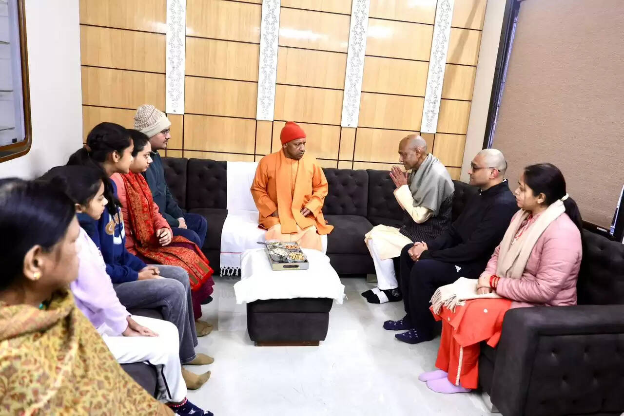 समाजसेवी परमेश्वर प्रसाद को सीएम योगी ने दी भावभीनी श्रद्धांजलि