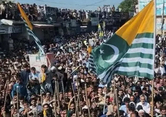 पीओके में प्रदर्शन और हिंसक झड़प, 12 की मौत, आसिम मुनीर के खिलाफ लगे नारे