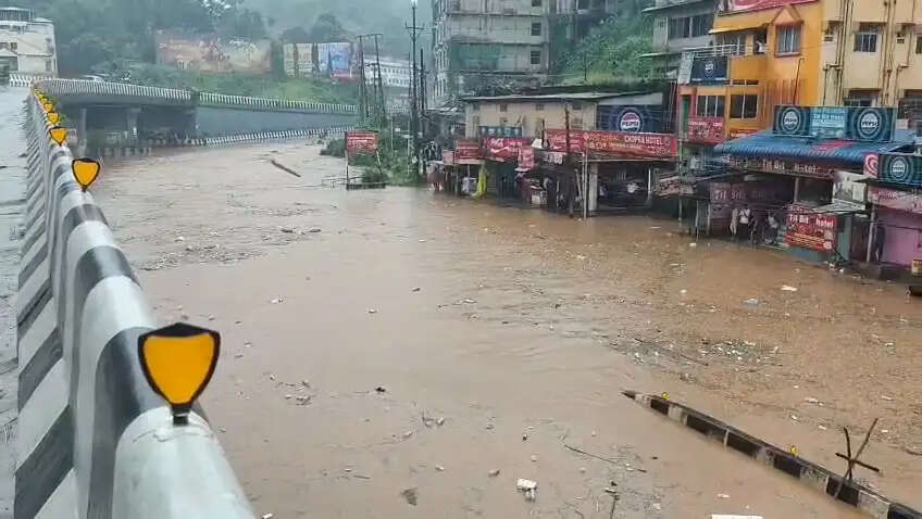 असमः बरसात के बाद राष्ट्रीय राजमार्ग 27 एवं 6 पर भारी जल जमाव