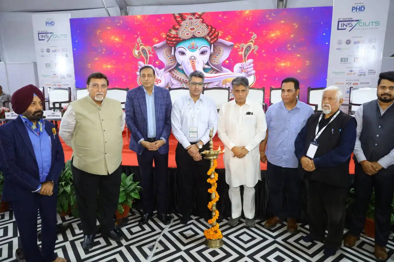 सांसद मनीष तिवारी ने पीएचडीसीसीआई के 12वें इन्स-आउट एक्सपो का किया उद्घाटन