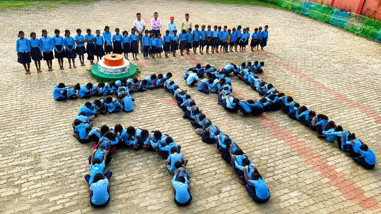 विश्व हाथ स्वच्छता दिवस पर मानव श्रृंखला