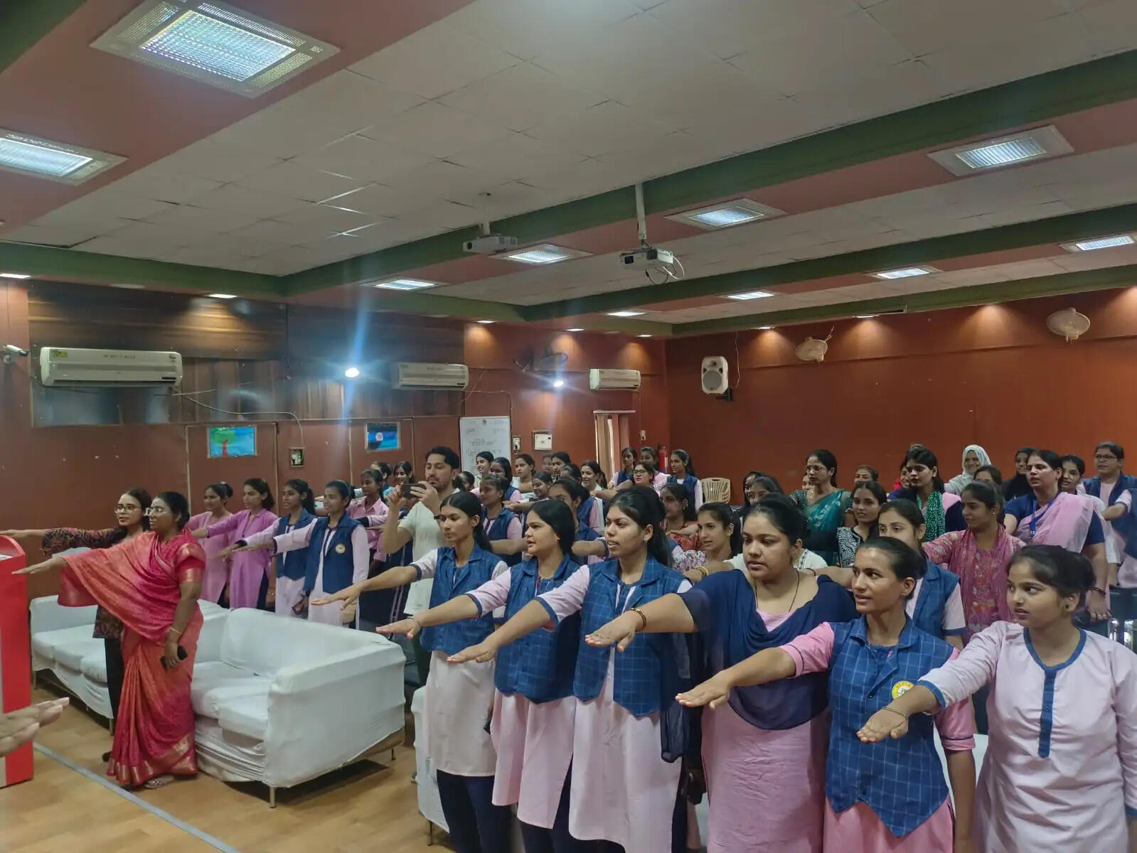 राष्ट्रीय आतंकवाद विरोध दिवस मनाया, शपथ ली