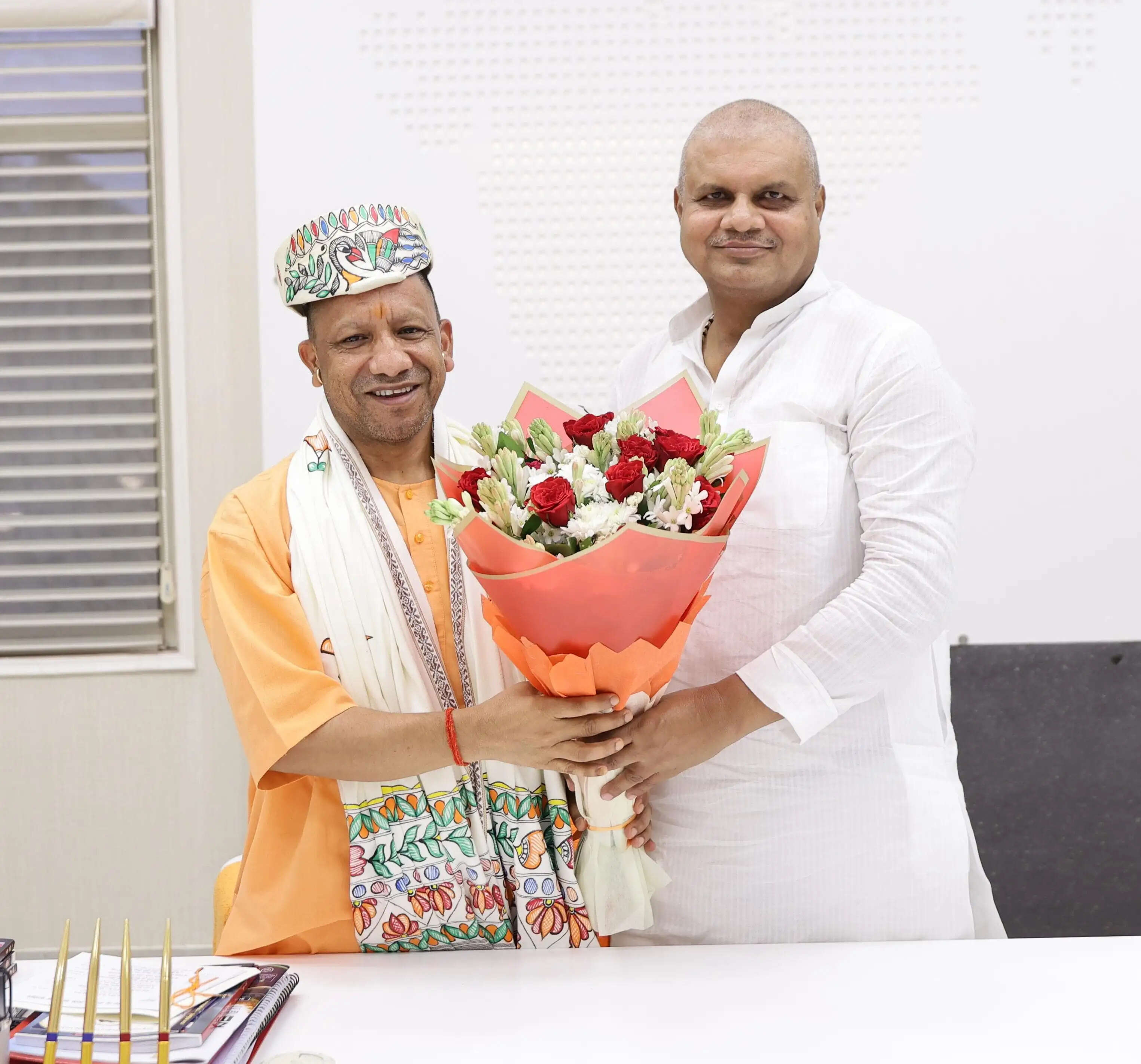 मुख्यमंत्री योगी से मिले विधायक संजय कुमार सिंह