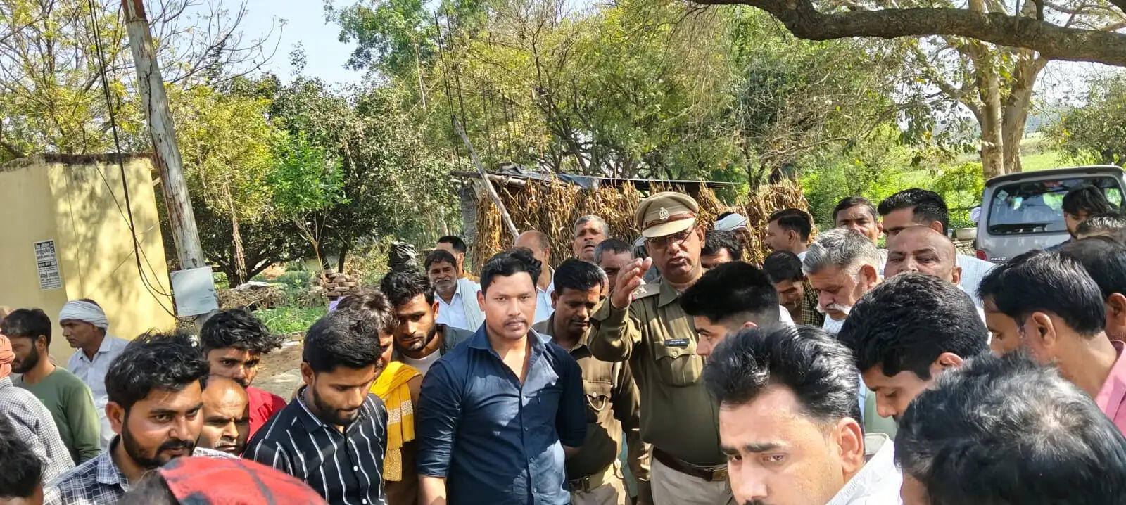 बैंक कर्ज से परेशान व्यक्ति ने लगाई फांसी, परिवार में मचा कोहराम