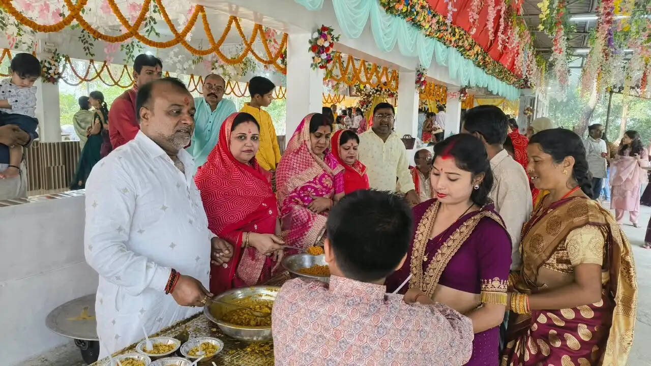 महाष्टमी पर महामाया और पहाड़ी माई मंदिर में उमड़ी भीड़, दूसरे राज्यों से भी पहुंचे श्रद्धालु