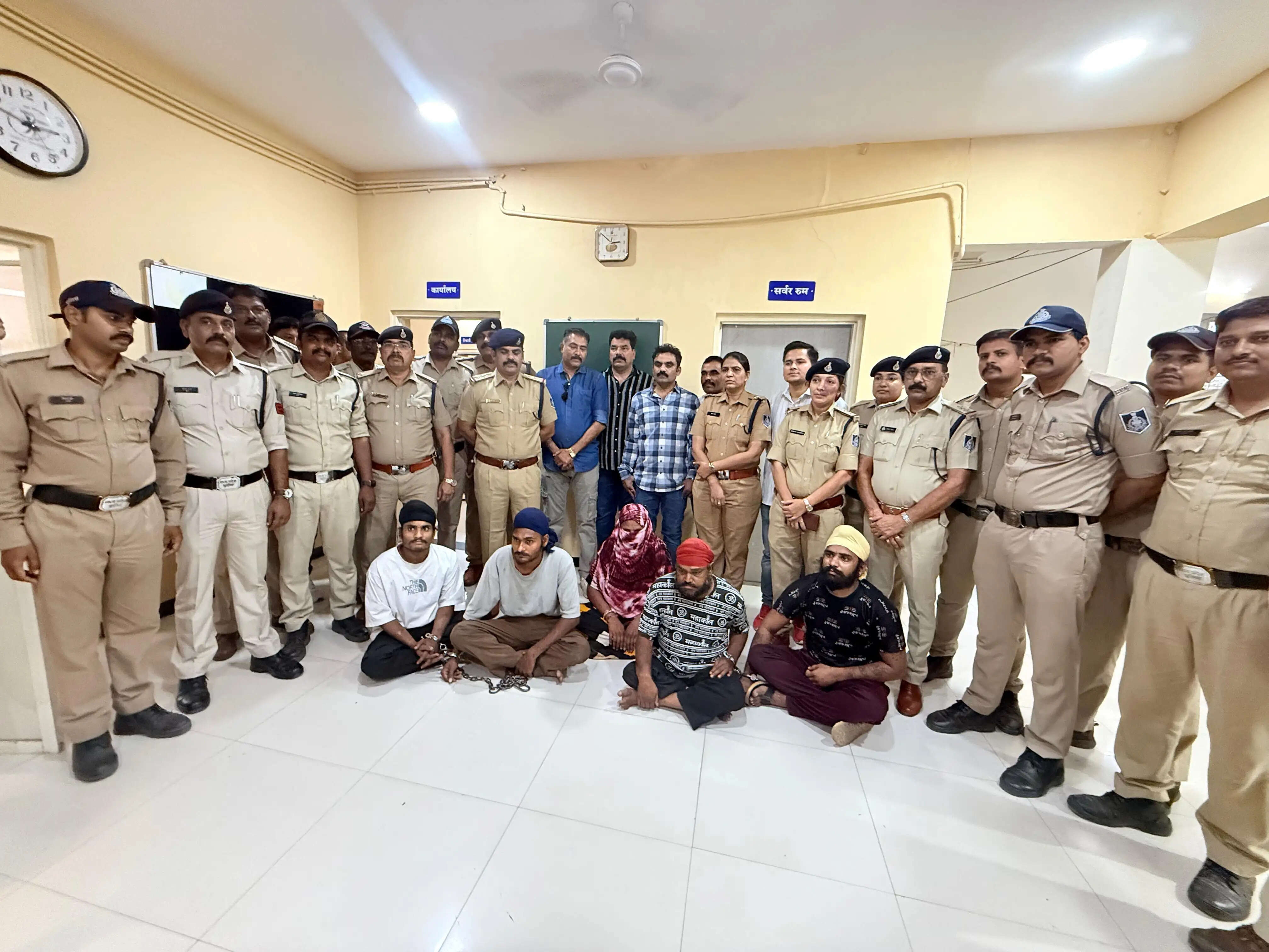 धारः बदनावर पुलिस ने 40 लाख की चोरी का किया पर्दाफाश, राजस्थान के गिरोह के 5 आरोपी गिरफ्तार