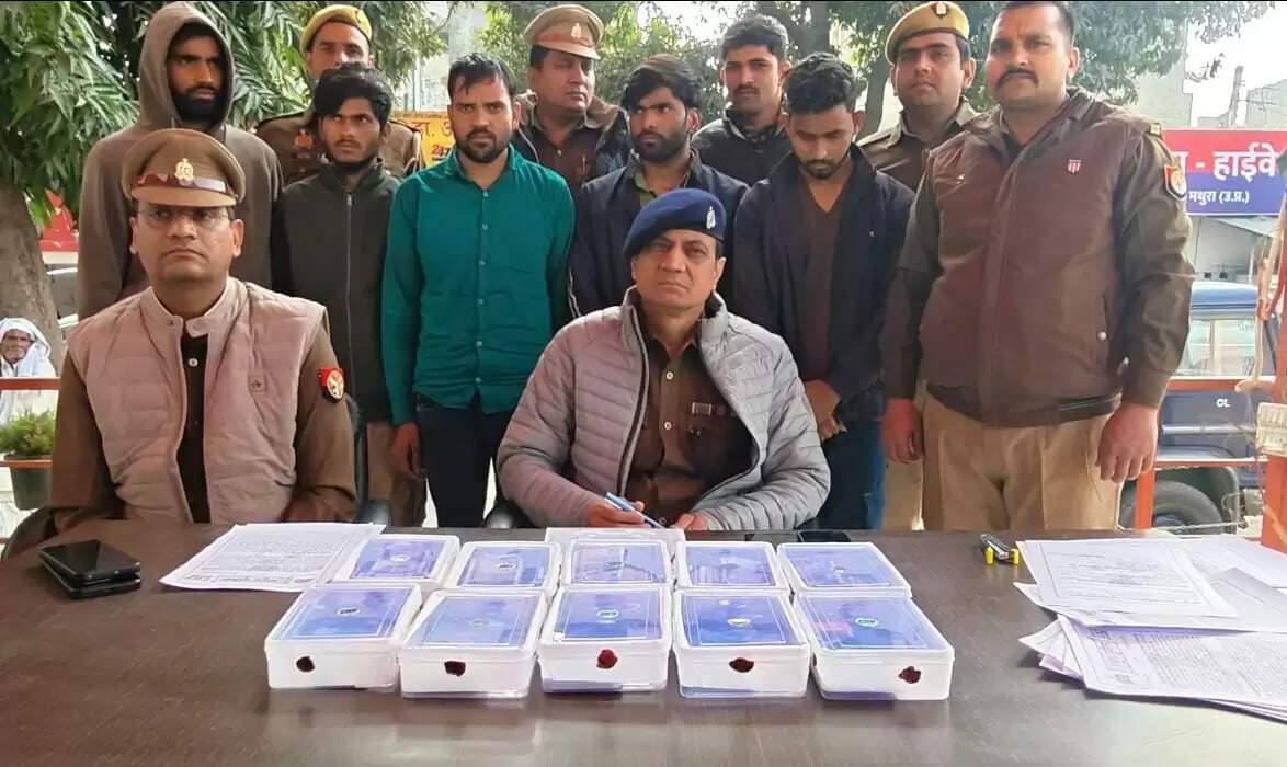 एक करोड़ की साइबर ठगी करने वाले गिरोह के पांच शातिर गिरफ्तार