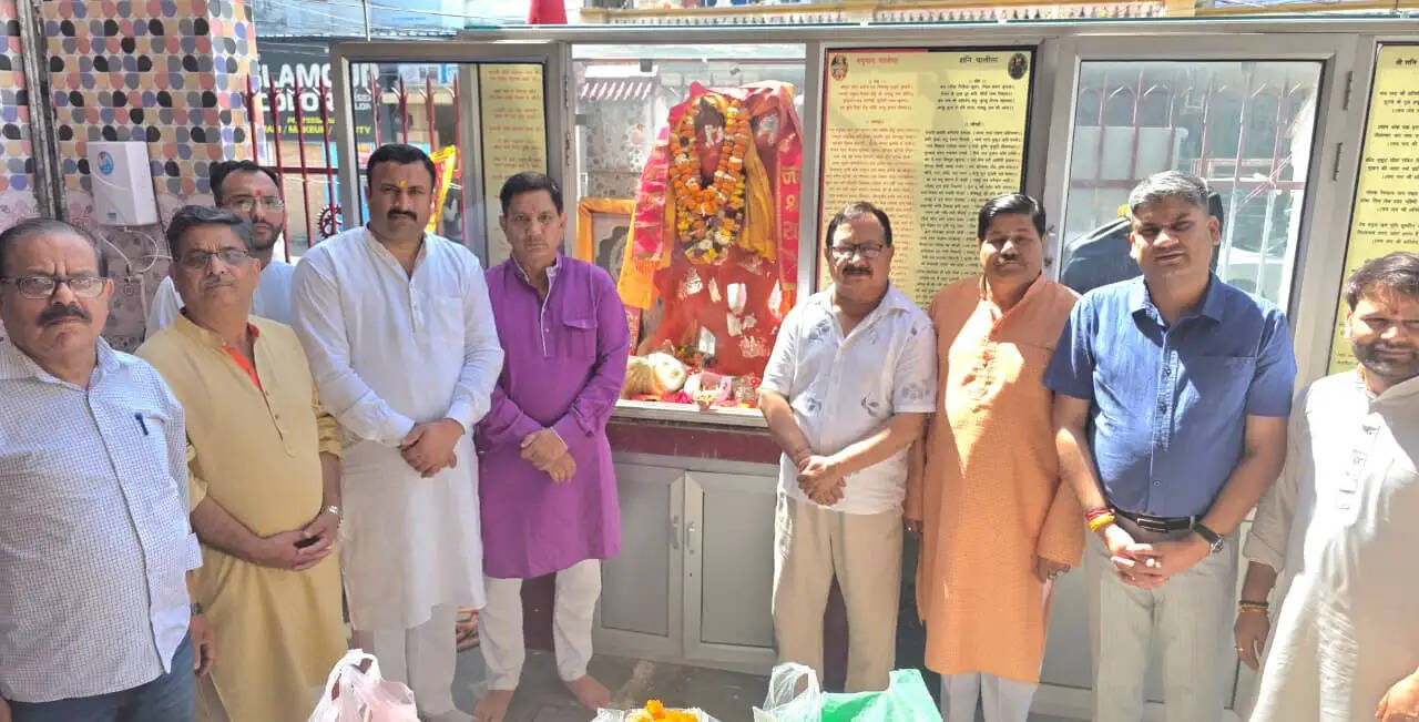 जम्मू में श्री हनुमान जयंती धूमधाम से मनाई गई, 108 बार हनुमान चालीसा पाठ के साथ युवाओं को पर्यावरण संरक्षण और नशामुक्ति का संदेश