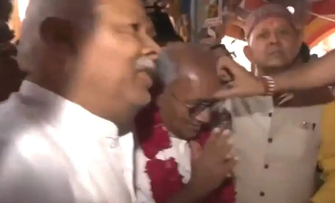 कांग्रेस नेता दिग्विजय सिंह पहुंचे श्रीरामलला की शरण में, दर्शन के बाद राम मंदिर के विरोध के आराेपाें काे किया खारिज