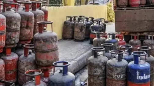 जबलपुरः घरेलू गैस की अवैध रिफिलिंग करते आरोपी गिरफ्तार