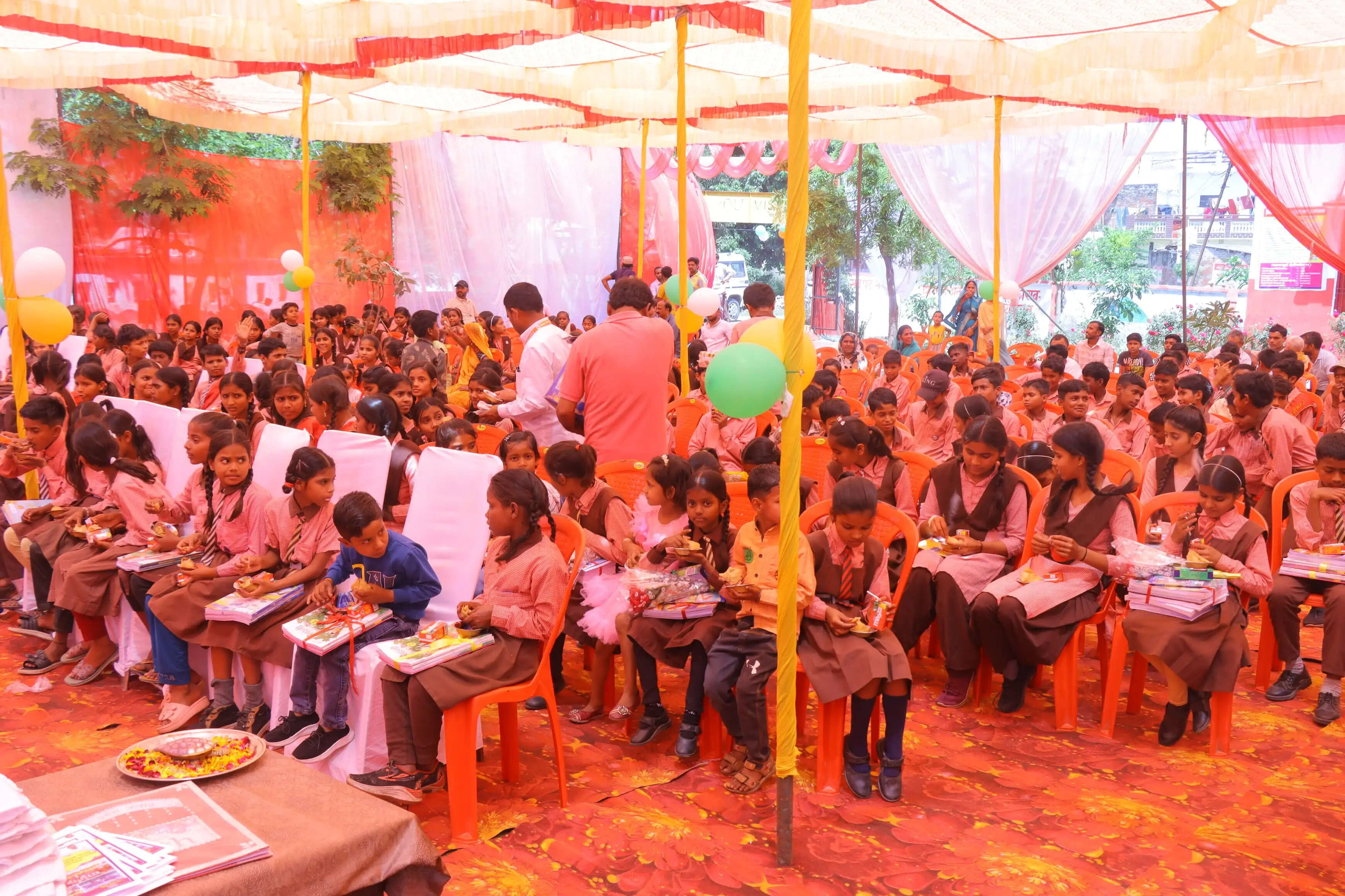 बलरामपुर में स्कूल चलो अभियान,विशेष संचारी रोग नियंत्रण एवं दस्तक अभियान का शुभारंभ