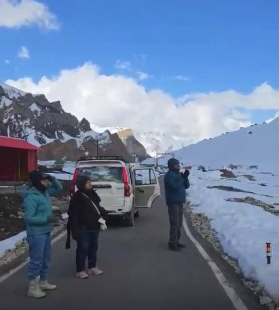 बिना इनर लाइन परमिट के आदि कैलाश पहुंचे यात्री, सुरक्षा में चूक