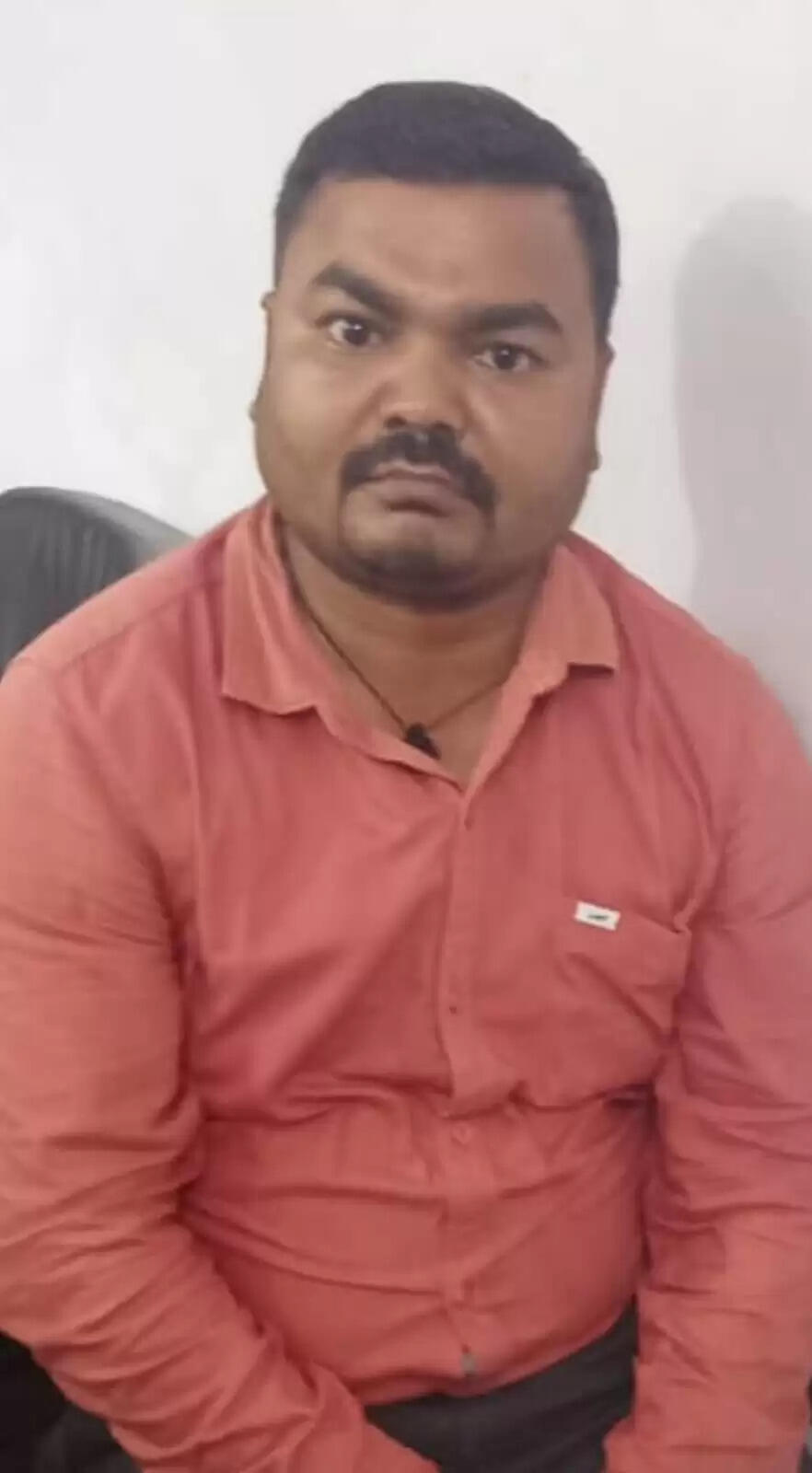 एंटी करप्शन टीम ने पहड़िया फल मंडी के निरीक्षक को रिश्वत लेते रंगे हाथ पकड़ा