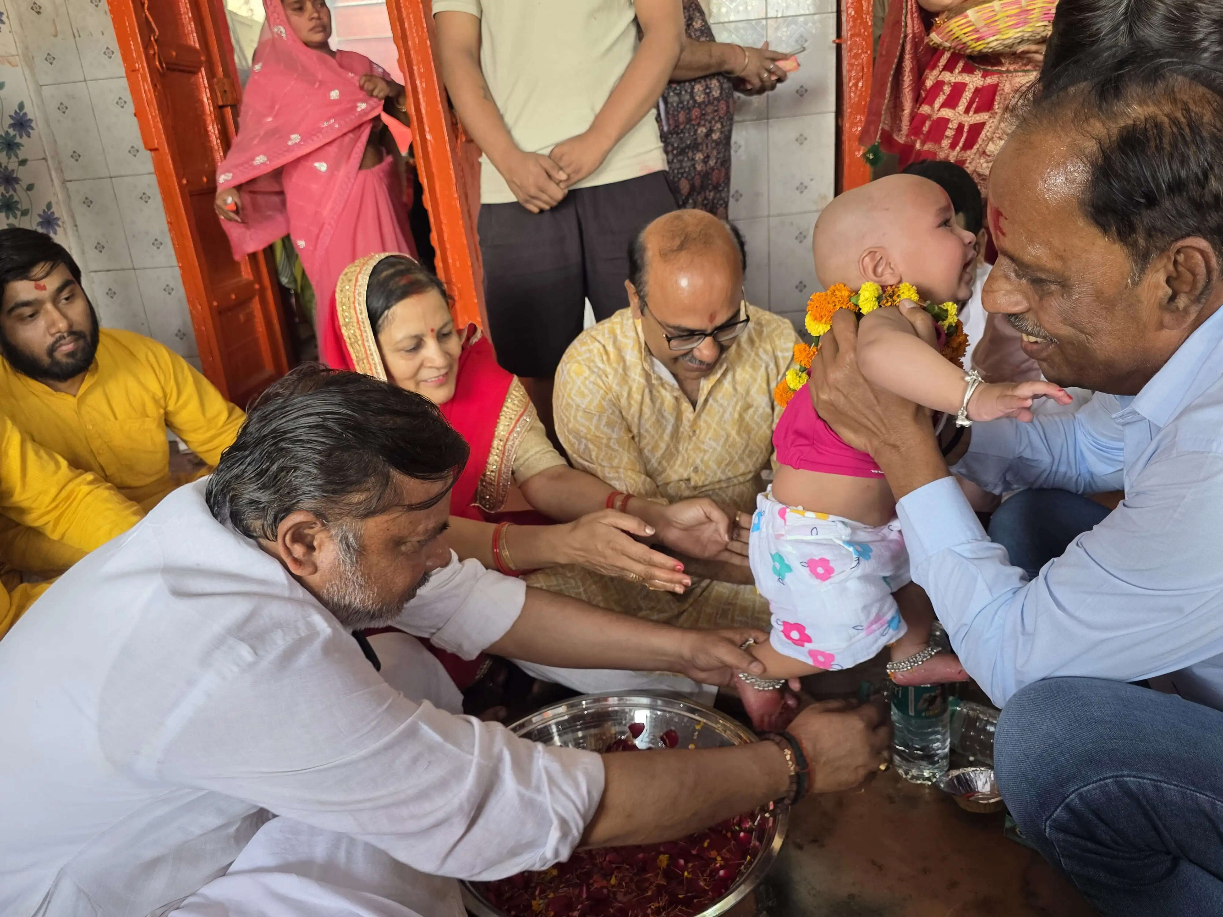 राम नवमी पर मंदिरों में उमड़ी भीड़, कन्या पूजन की रही धूम