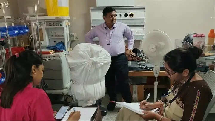 इंदौर में वी वन अस्पताल की अपंजीकृत सोनोग्राफी मशीन सीलबंद, संचालक को नोटिस जारी