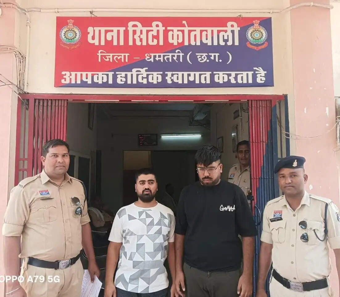 पीजी कालेज मैदान में कार के भीतर चल रहा था आनलाइन आईपीएल सट्टा, दो आरोपित गिरफ्तार