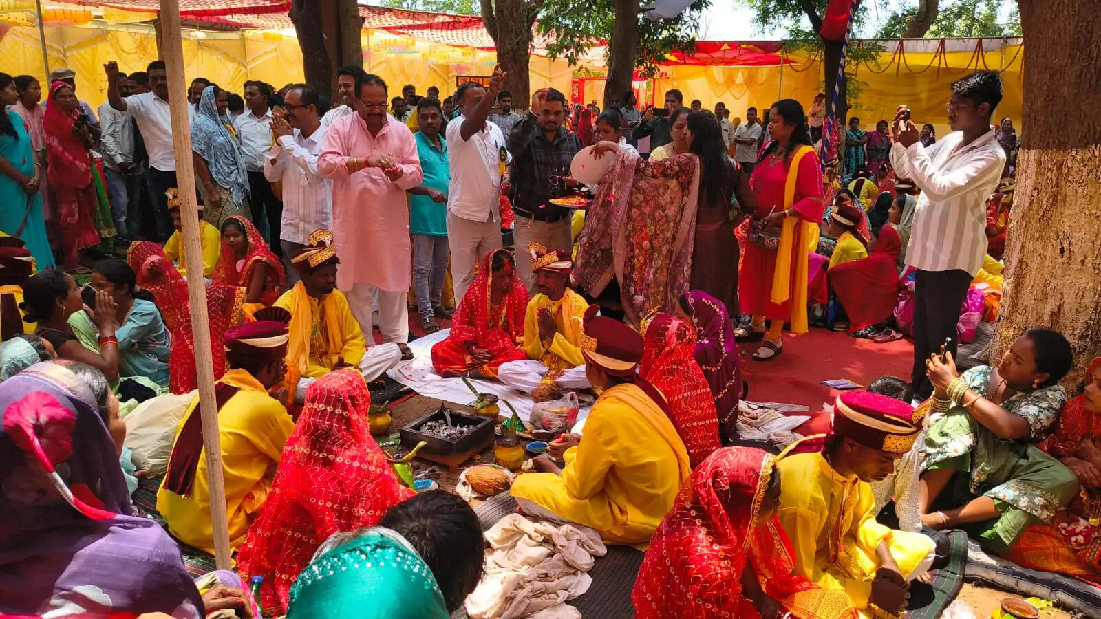 अंबिकापुर : मुख्यमंत्री कन्या विवाह योजना के तहत 45 जोड़े परिणय सूत्र में बंधे, विधायक ने दिया आशीर्वाद