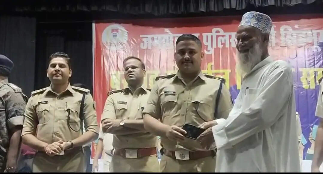 ऑपरेशन मुस्कान में जमशेदपुर पुलिस ने लौटाए 271 मोबाइल