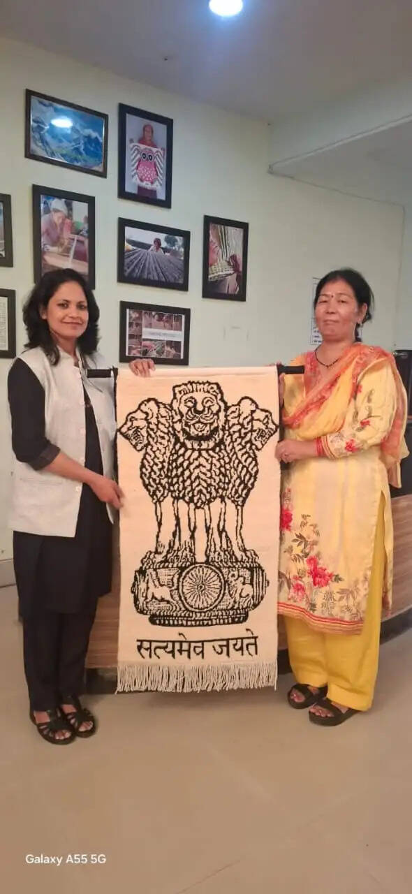 पिथौरागढ़ के वूलन प्रोडक्ट्स से महिला सशक्तिकरण को नई पहचान
