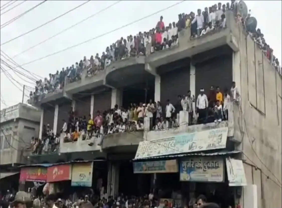शराब की दुकान में घुसा लेपर्ड, तीन लोगों पर किया हमला, 5 घंटे बाद रेस्क्यू