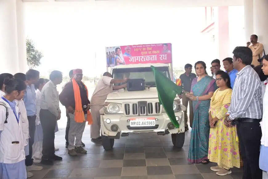 मैंने स्वयं एचपीवी वैक्सीन लगवाई है, इसका कोई साइड इफेक्ट नहीं है : कलेक्टर