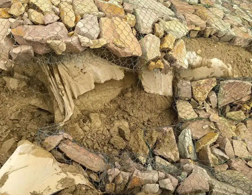 पहली ही बारिश में बहा गोर्रा नदी का बाढ़ सुरक्षा कार्य, निर्माण गुणवत्ता पर उठे सवाल